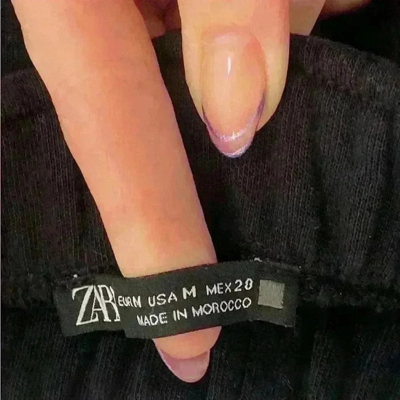 *NWOT* Zara Joggers in black with metallic splash detail. Size medium - Picture 7 of 8